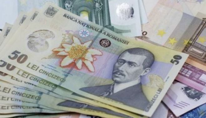 Euro a cedat în lupta cu leul