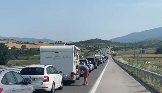 MAE îi sfătuieşte pe români ce să facă să nu stea la cozi la intrarea în Grecia