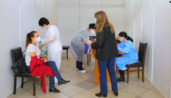 Mai mulţi bani pentru medicii de familie care vaccinează pacienţi împotriva COOVID-19