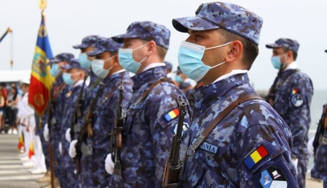 Marinarii militari își cinstesc eroii