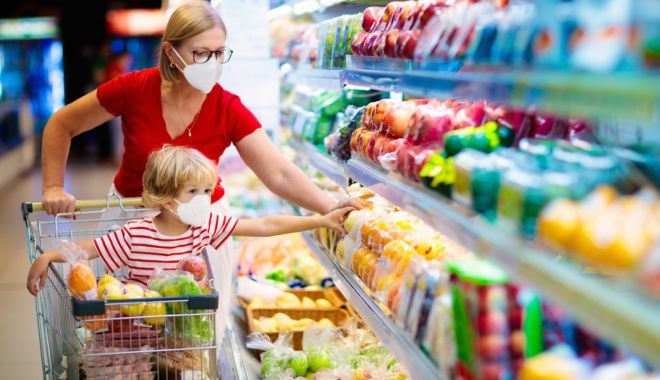 Când intră în vigoare restricţiile suplimentare, cu magazinele închise la ora 18 şi circulaţie interzisă după ora 20