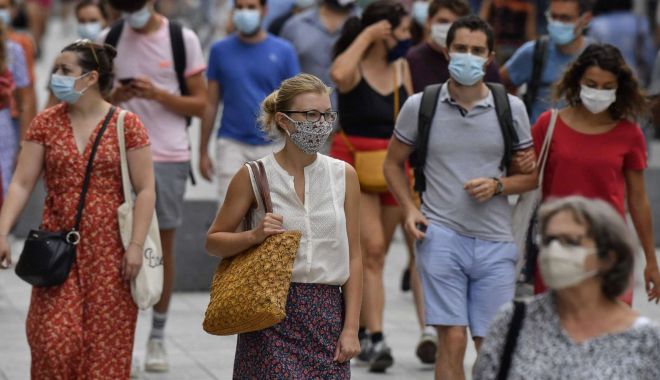 Italia ridică obligativitatea purtării măştii în aer liber