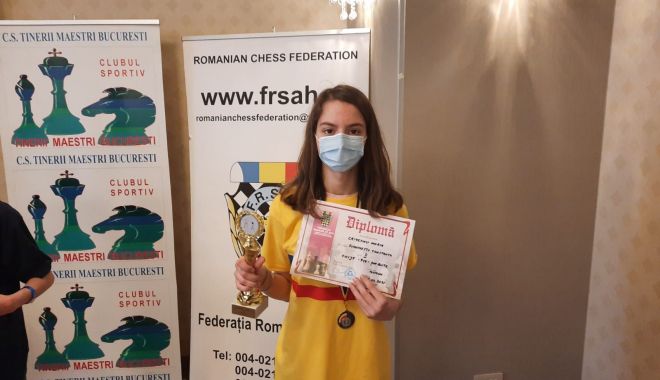 Medalie de argint la şah pentru o mircistă
