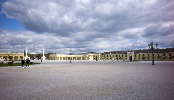 Digi24: Viena, rămasă fără turiști. Cum arată locuri altădată extrem de aglomerate, inclusiv aeroportul
