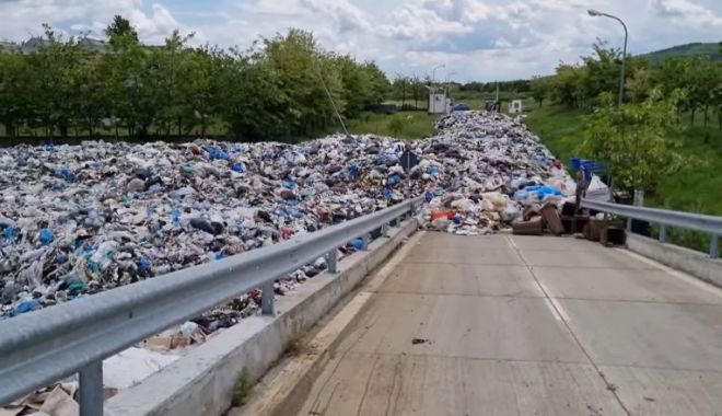 MUNȚI DE GUNOAIE! Șeful Gărzii de Mediu dă semnalul de alarmă: „Noi dăm amenzi, autoritățile nu fac nimic!”