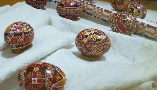Tradiţia ouălor. În Dobrogea încă se mai practică vopsitul în culori naturale