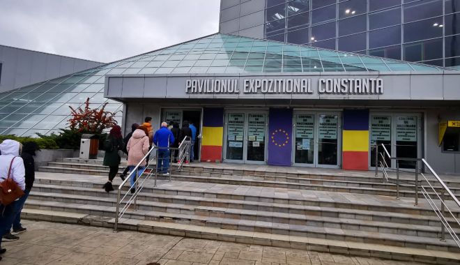 Aglomerație la centrul de vaccinare de la Pavilionul Expozițional Constanța