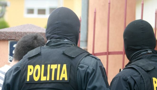 Percheziţii la Constanţa. Bărbaţi cercetaţi pentru trafic de droguri de risc