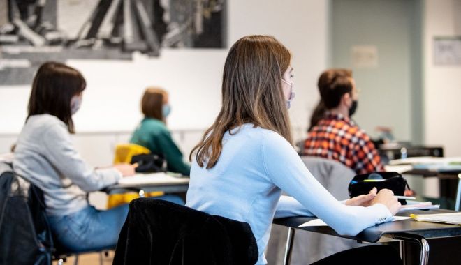 Peste 4.200 de elevi şi la simularea examenului la matematică