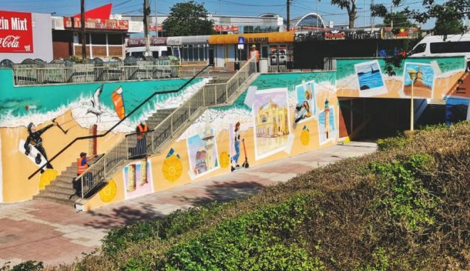 Picturi murale şi proiecţie de filme, în pasajul de la Gară