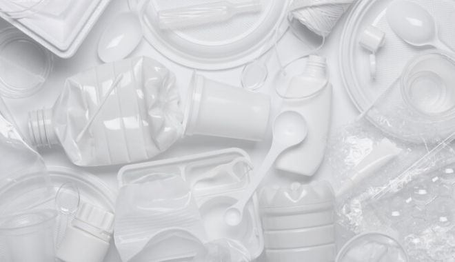 De astăzi nu se mai vând obiecte de unică folosință din plastic. Directiva UE a intrat oficial în vigoare