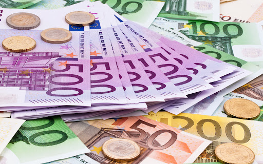 Plățile în numerar vor fi plafonate la 10.000 de euro