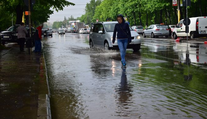 Se schimbă vremea, la Constanţa. PLOI TORENŢIALE, VIJELII şi GRINDINĂ, în următoarele zile
