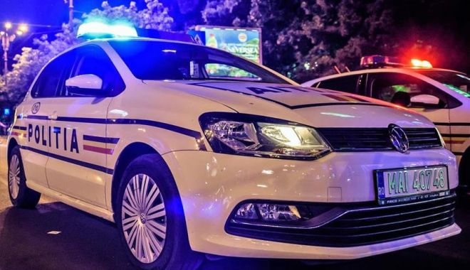 O autospecială a Poliţiei a fost proiectată într-un panou publicitar