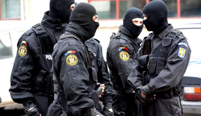 Bărbați din Mureș și Cluj, reținuți pentru proxenetism