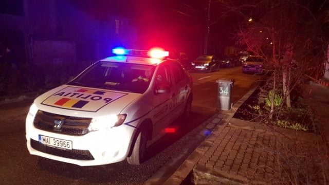 Doi bătrâni, jefuiți în timp ce erau plecați de acasă