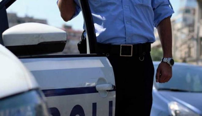 Un poliţist a venit drogat la muncă şi a fost retras din serviciu