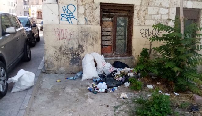 Poliţiştii locali din Constanţa, amenzi pentru cei care aruncă gunoaiele pe domeniul public