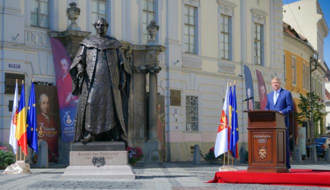 Klaus Iohannis a dezvelit statuia Baronului Brukenthal din centrul Sibiului