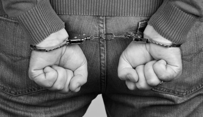 Un profesor din Călărași a batjocorit o minoră de 15 ani și a pus-o să se prostitueze