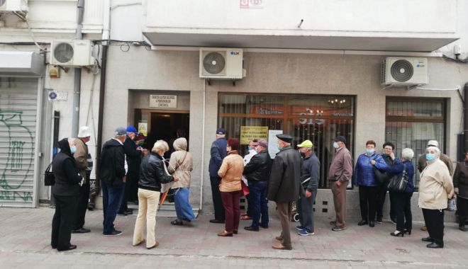 Protest al membrilor Casei de Ajutor Reciproc a Pensionarilor Constanţa. Se cere destituirea preşedintelui