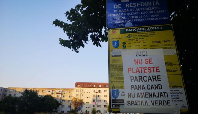 Protest al constănţenilor, în cartierul Inel 2. “Aici nu se plăteşte parcare până când nu amenajaţi spaţiul verde!”