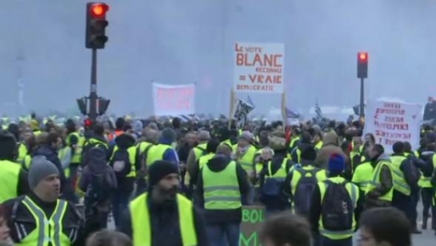 Noi Proteste Ale Vestelor Galbene In Franţa Un Bărbat A Murit