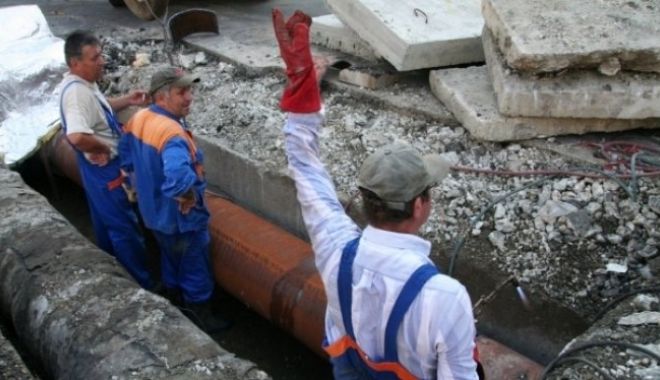 Avarie RAJA la intersecția străzilor Baba Novac cu Bogdan Vasile. Consumatorii au rămas fără apă rece