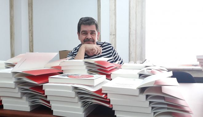 Scriitorul Radu Paraschivescu, față-n față cu cititorii de la malul mării