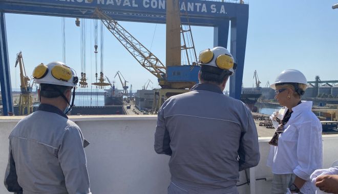 GALERIE FOTO. Ministrul Muncii şi Protecţiei Sociale, Raluca Turcan, în vizită la Şantierul Naval Constanţa