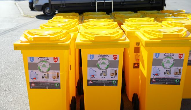 Administraţia locală din Constanţa reîncepe distribuirea pubelelor galbene