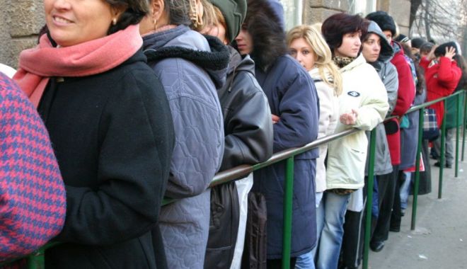 Românii continuă să își abandoneze țara