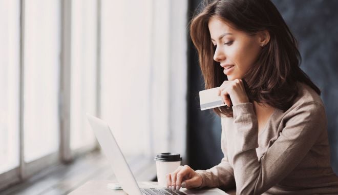Românii, mari consumatori de comerţ electronic