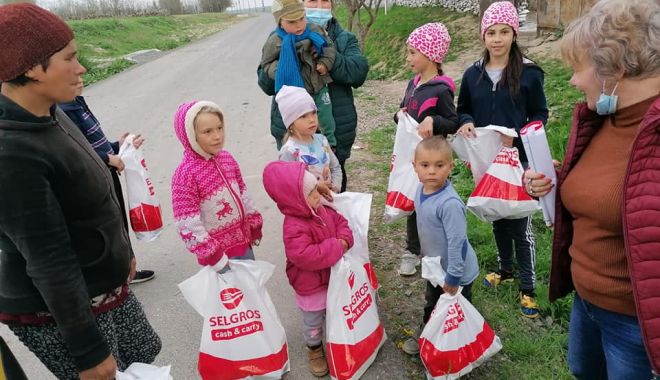 Cadouri din partea autorităţilor pentru locuitorii comunei Saraiu