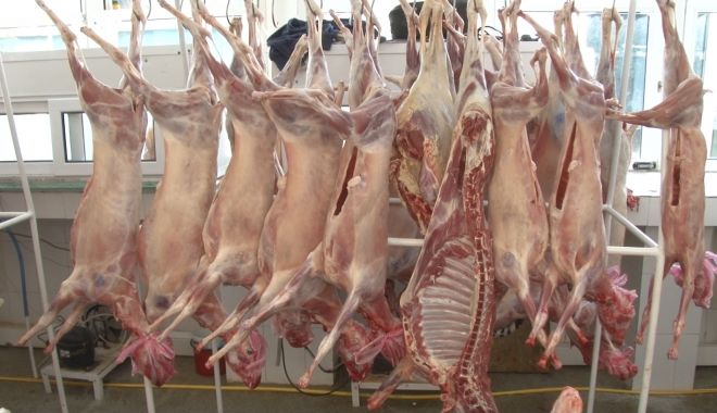 Carnea de miel s-a scumpit la poarta fermei