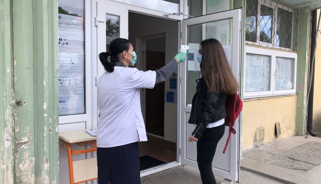 GHINION! 12 clase intră în online, după ce mai mulţi elevi au fost depistaţi cu COVID