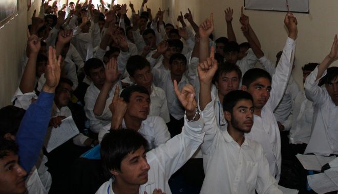 Colegiile și liceele s-au redeschis în Afganistan numai pentru băieți