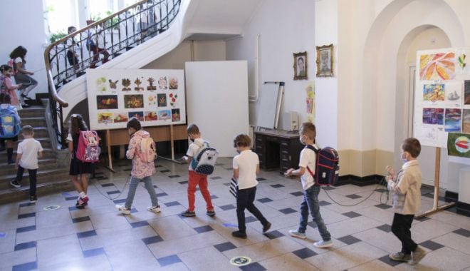 Elevii din învăţământul primar vor beneficia de transport gratuit la şcoală