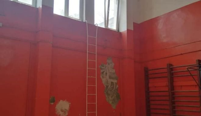 Lucrări de renovare din unităţile de învăţământ constănţene continuă