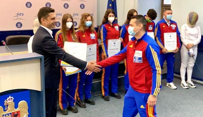 Scrimă / Sportivii medaliaţi la Mondialele de la Cairo, felicitaţi de ministrul Eduard Novak