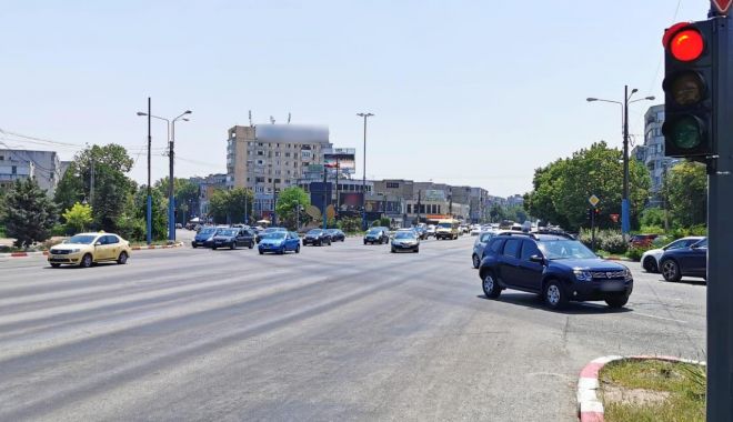 Semafoarele din intersecția de la Dacia, resincronizate. Şoferii, sfătuiţi să circule cu atenţie