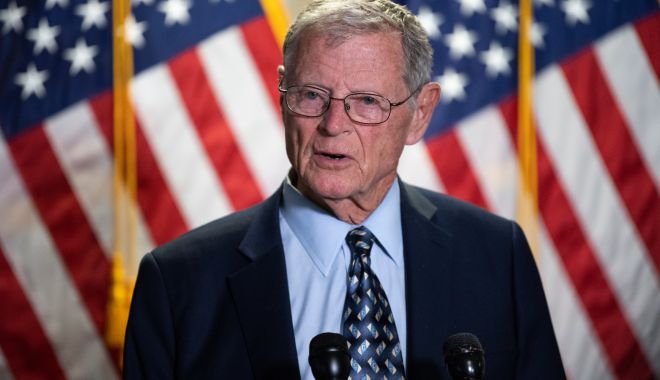 Senatorul american James M. Inhofe, în vizită la Baza aeriană Mihail Kogălniceanu