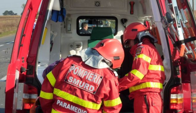 Copil de 7 ani, spulberat de o mașină în timp ce încerca să traverseze strada