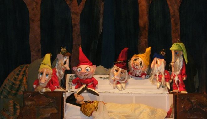 Albă ca Zăpada invită copilașii de peste patru ani la teatru