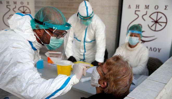 Mii de cadre medicale din Grecia, suspendate fără plată pentru că au refuzat să se vaccineze anti COVID-19
