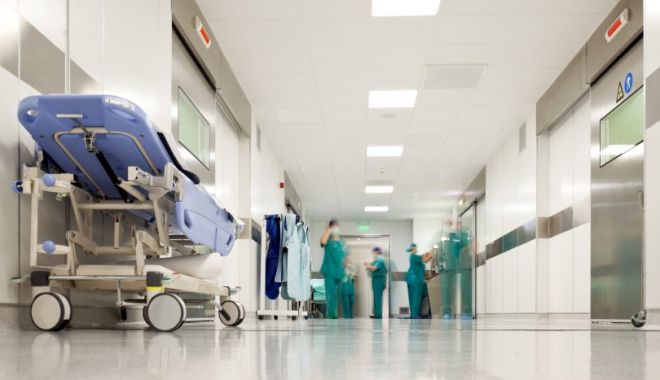 Studiu: Pacienţii cu exces de greutate sunt mai predispuşi să sufere o formă gravă de COVID-19