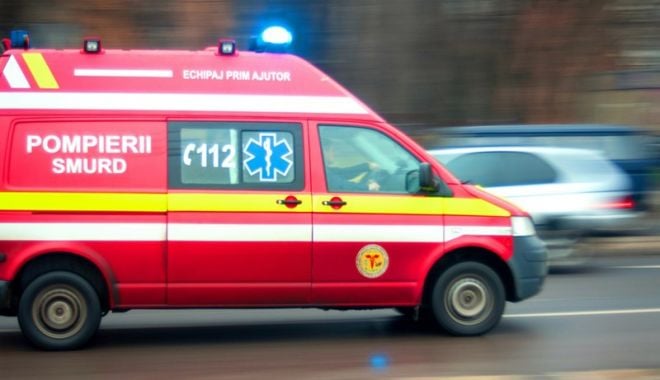 ACCIDENT RUTIER PE A2. Două autoturisme s-au răsturnat