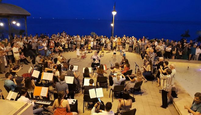 Zeci de piese celebre vor delecta publicul la „Sunset Sea-mphony”