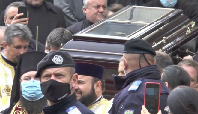 Mii de credincioși la înmormântarea cu onoruri militare a episcopului Vasile Someşanul. ÎPS Teodosie, în soborul de preoți