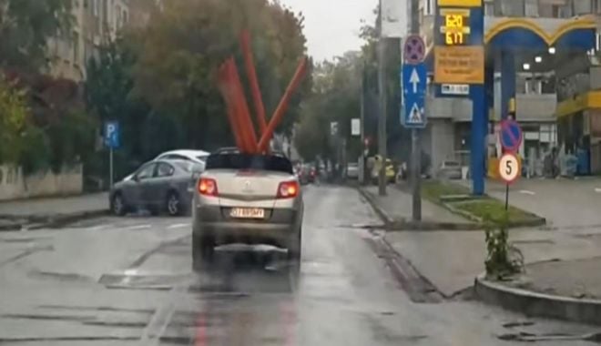Ţevi de canalizare transportate cu decapotabila